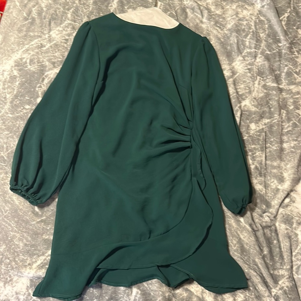 This dress is so nice and is very good for fancy occasions!